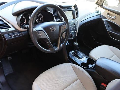 Used 2018 Hyundai Santa Fe SE FWD image 12