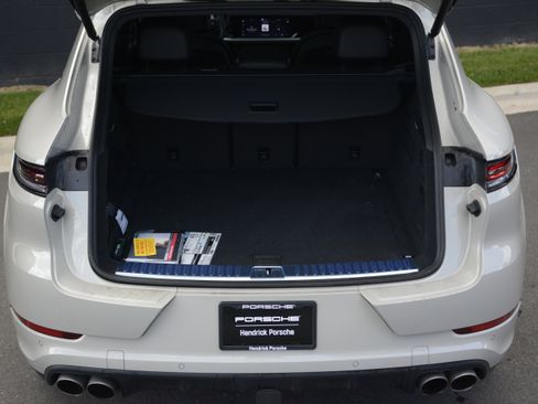 Certified 2026 Porsche Cayenne S AWD/4WD image 35