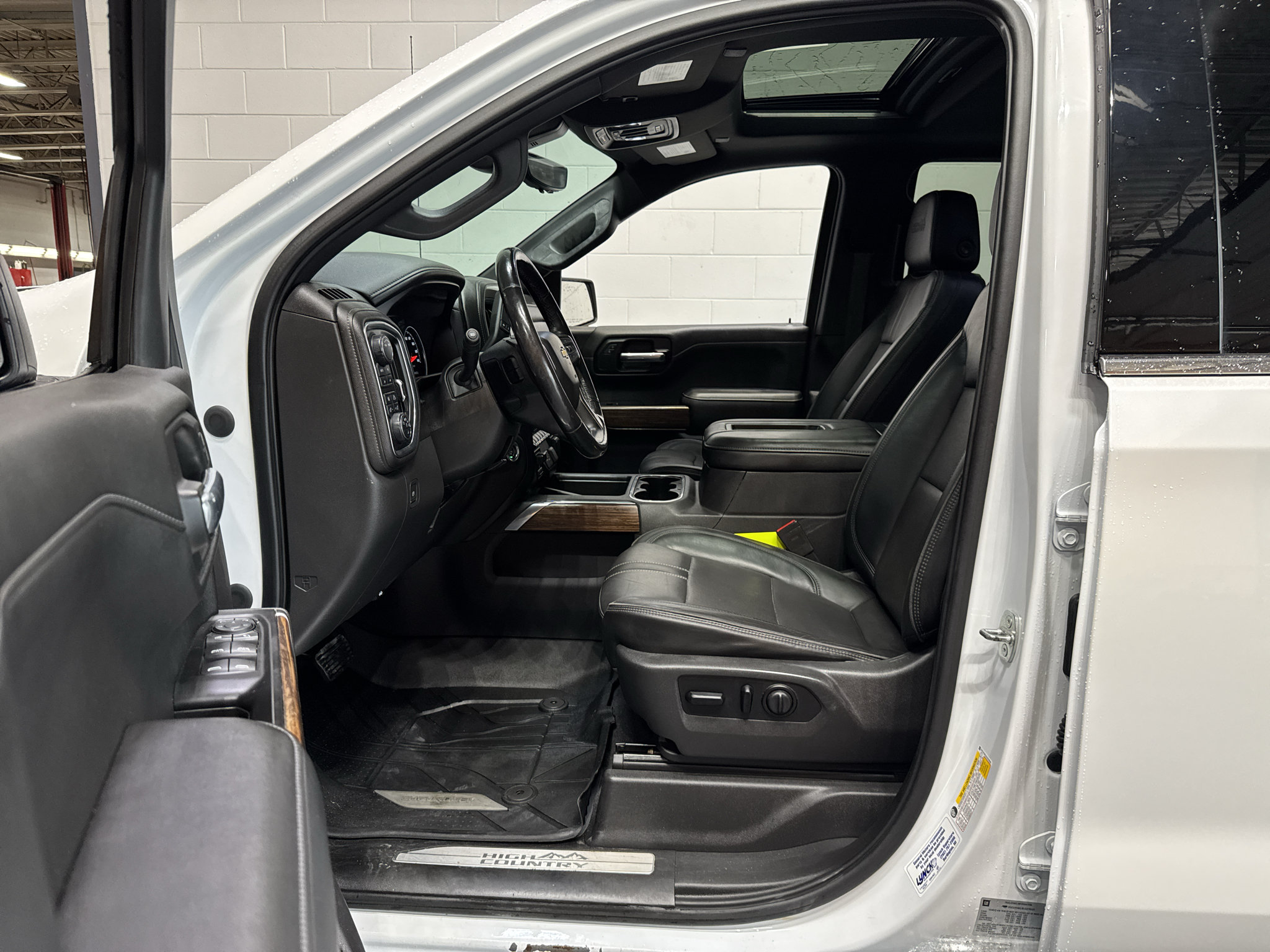 Used 2020 Chevrolet Silverado 1500 High Country w/ Technology Package AWD/4WD image 18