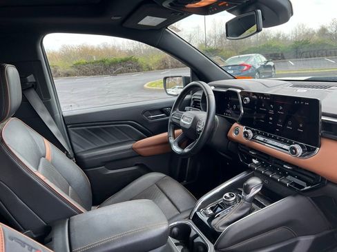 Used 2023 GMC Canyon AT4 w/ AT4 Premium Package image 9