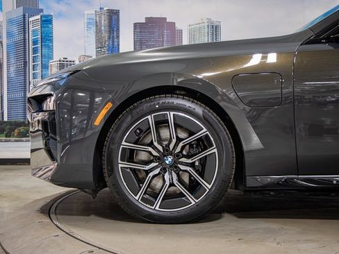 Used 2026 BMW 750e xDrive w/ Executive Package image 7
