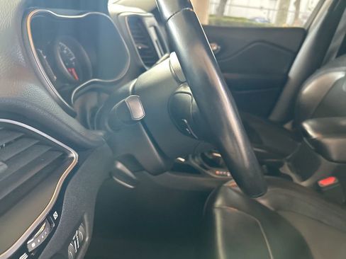 Used 2019 Jeep Cherokee Latitude Plus image 38