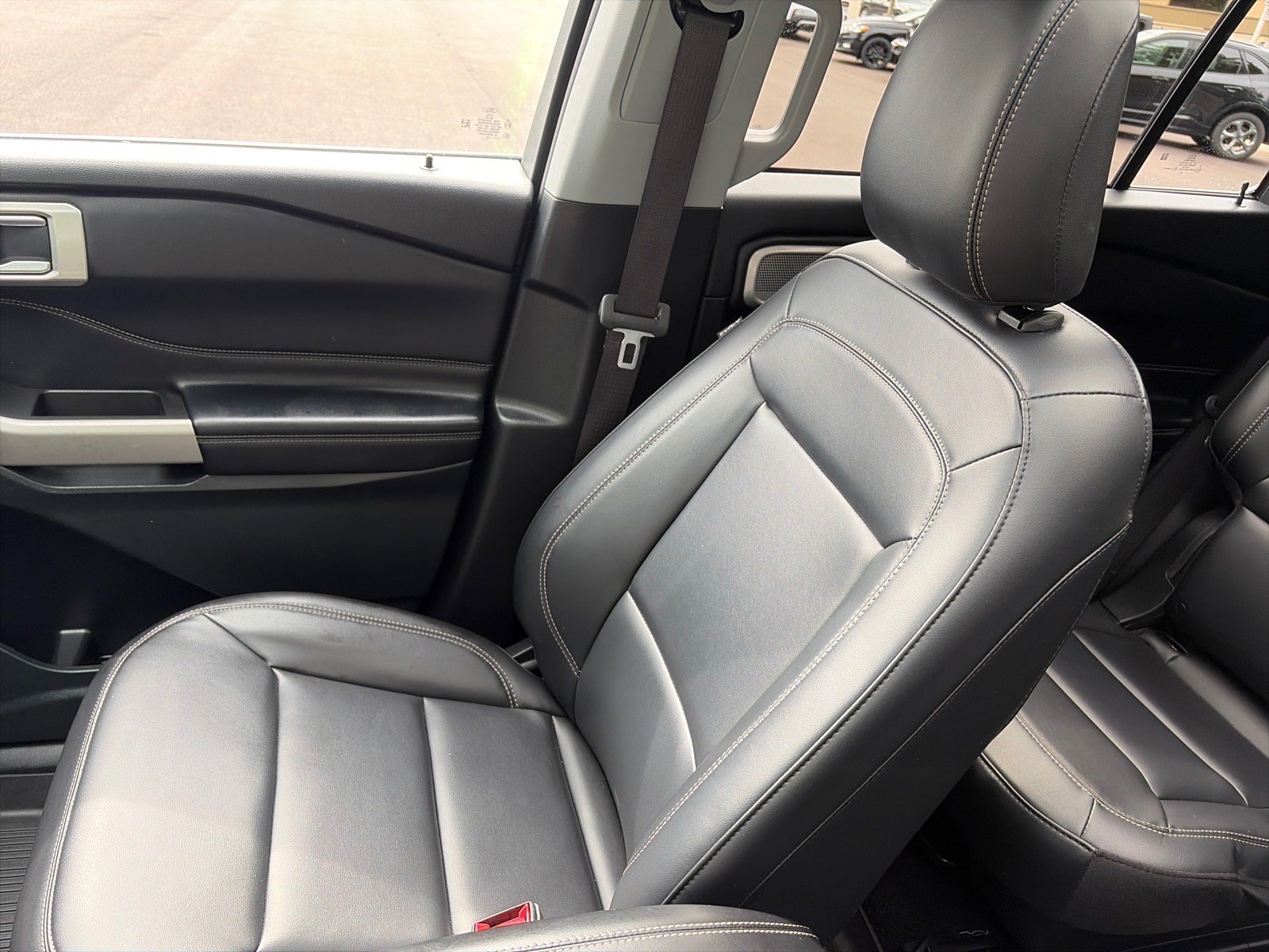 Used 2024 Ford Explorer XLT w/ Equipment Group 202A AWD/4WD image 19
