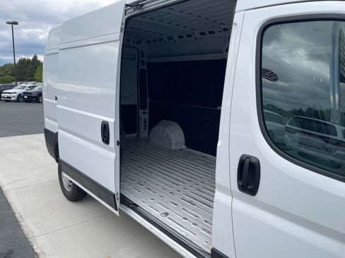 Used 2023 RAM ProMaster 2500 image 10
