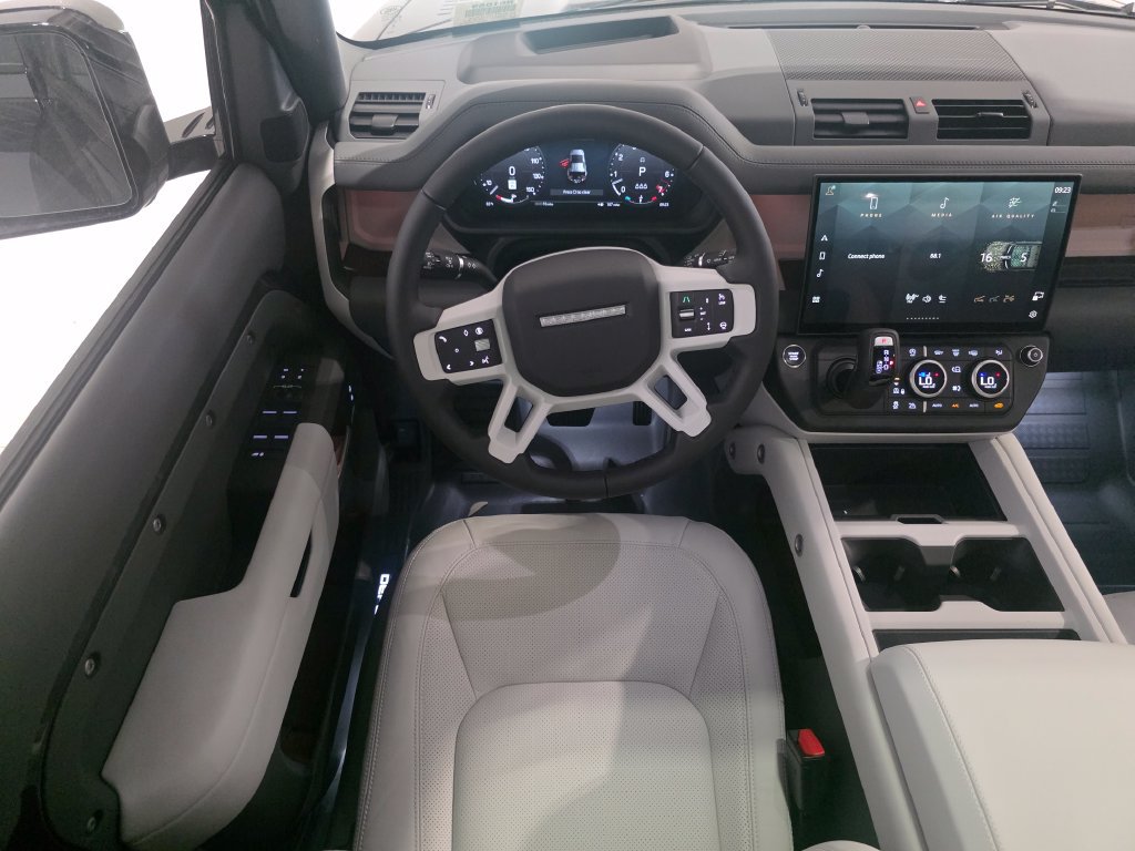 New 2026 Land Rover Defender 110 X-Dynamic SE AWD/4WD image 18