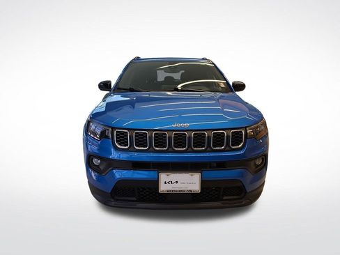 Used 2025 Jeep Compass Latitude AWD/4WD image 11