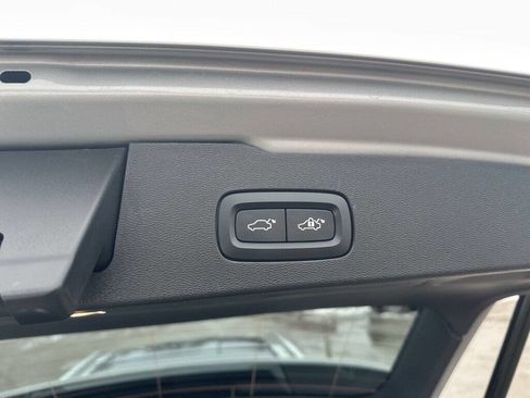 Used 2025 Volvo V60 B5 Cross Country Plus image 31