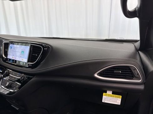 New 2026 Chrysler Pacifica Select image 27