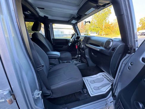 Used 2017 Jeep Wrangler Unlimited Sport w/ Connectivity Group image 14