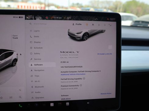 Used 2024 Tesla Model Y Long Range image 26