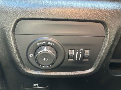 Used 2024 Jeep Grand Cherokee Limited w/ Luxury Tech Group II AWD/4WD image 31