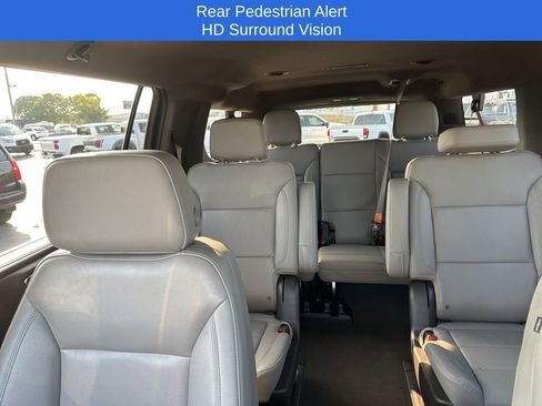 Used 2022 Chevrolet Suburban LT w/ Luxury Package image 22
