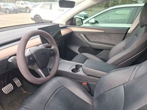 Used 2023 Tesla Model Y Performance image 10