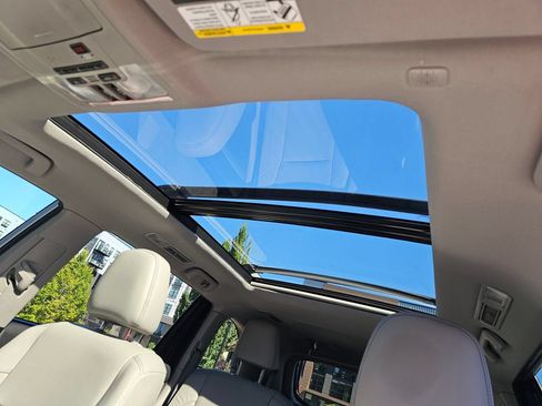 Used 2019 Toyota Highlander Limited Platinum AWD/4WD image 10