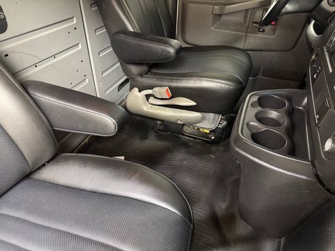 Used 2016 Chevrolet Express 2500 RWD image 36