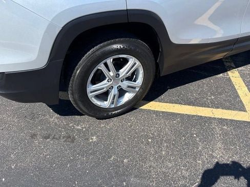 Used 2019 GMC Terrain SLE w/ Driver Convenience Package FWD image 4