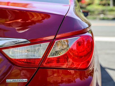 Used 2011 Hyundai Sonata Limited w/ Navigation Pkg 5 FWD image 16