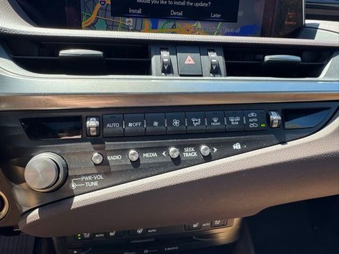 Used 2021 Lexus ES 300h w/ Premium Package FWD image 31