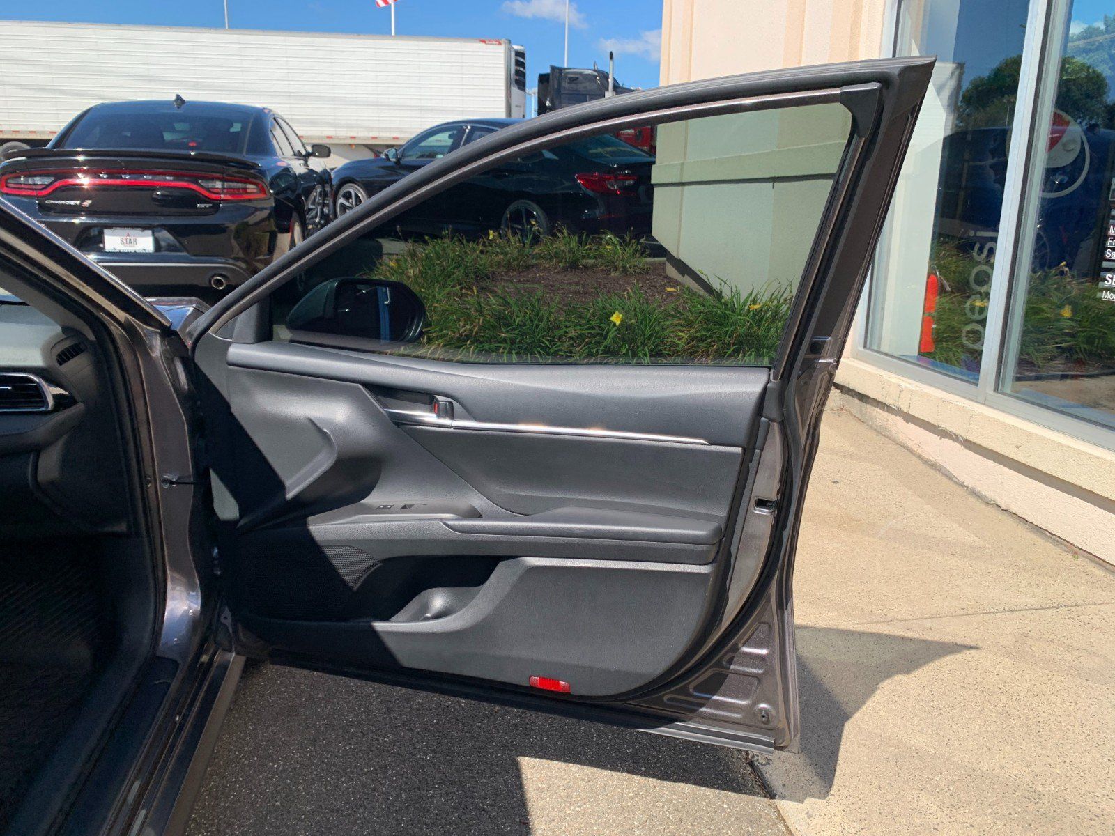 Used 2023 Toyota Camry LE AWD/4WD image 33