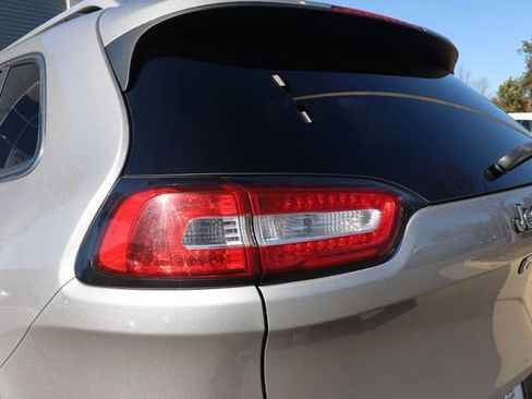 Used 2018 Jeep Cherokee Limited image 19