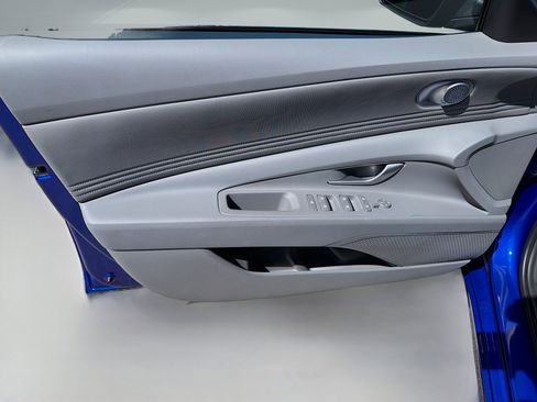 Certified 2025 Hyundai Elantra Sport image 17