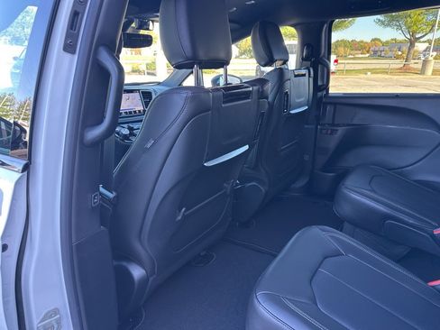 New 2026 Chrysler Pacifica Select image 43