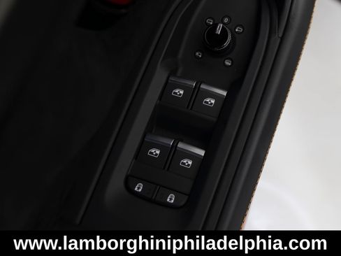 Used 2024 Lamborghini Urus Performante AWD/4WD image 14