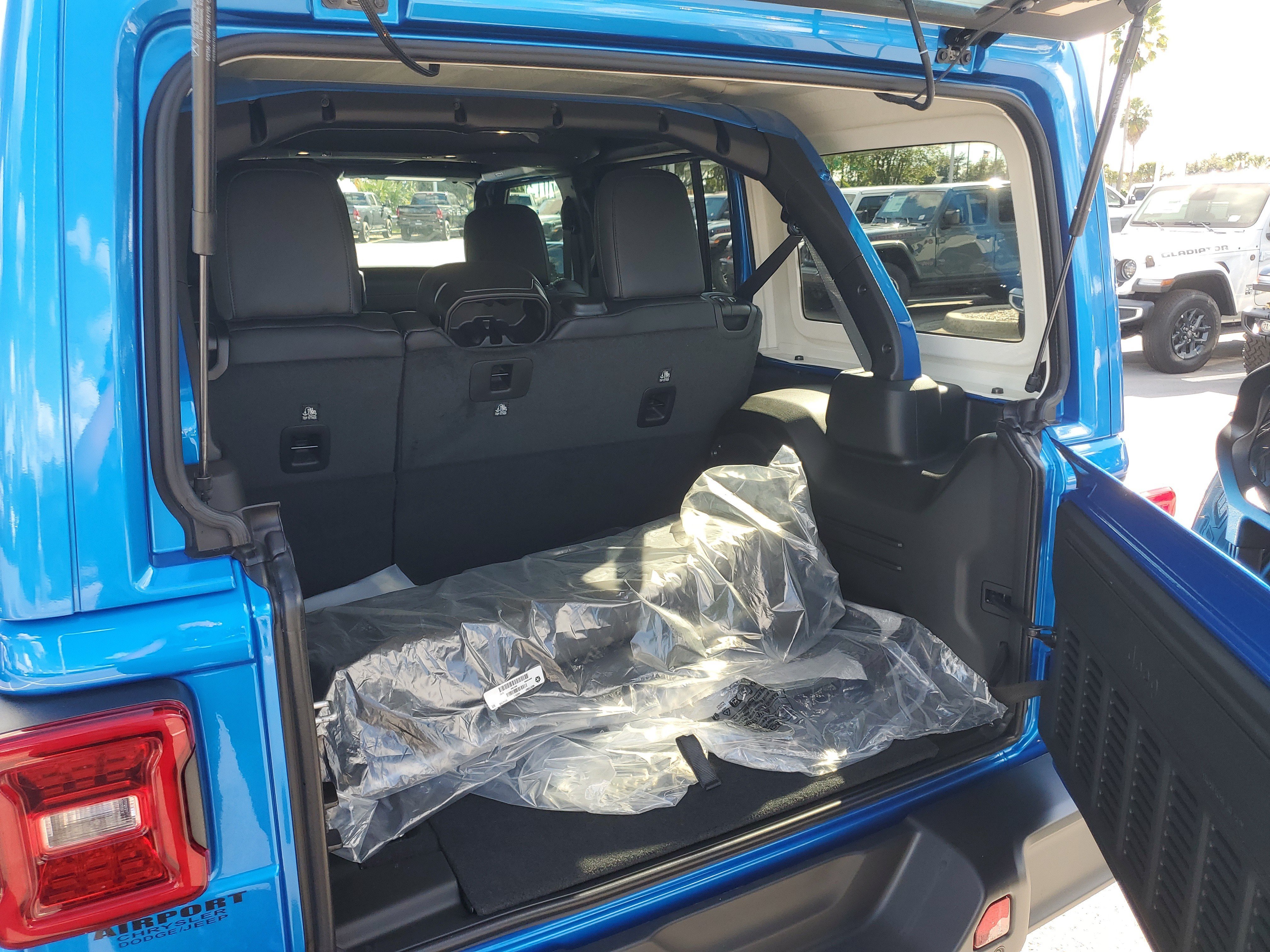 New 2027 Jeep Wrangler Unlimited Sahara AWD/4WD image 8