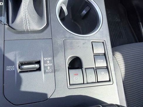 Used 2023 Toyota Highlander LE image 18