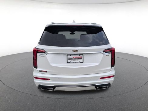 Used 2021 Cadillac XT6 Premium Luxury FWD image 4