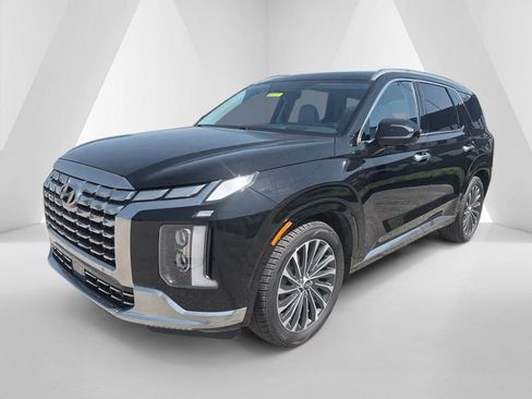 Used 2024 Hyundai Palisade Calligraphy image 3