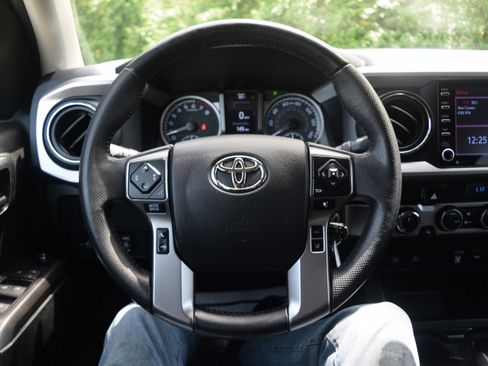 Used 2021 Toyota Tacoma SR5 w/ Trail Edition image 4