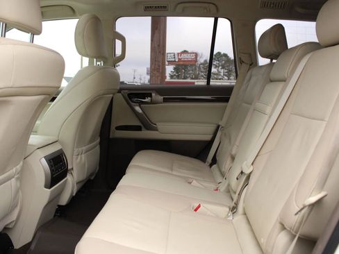 Used 2019 Lexus GX 460 Premium w/ Premium Package image 16