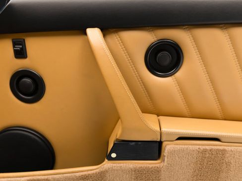 Used 1993 Porsche 911 Carrera RWD image 46