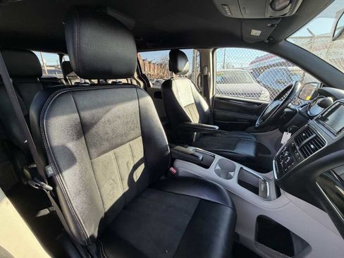 Used 2019 Dodge Grand Caravan SXT image 25