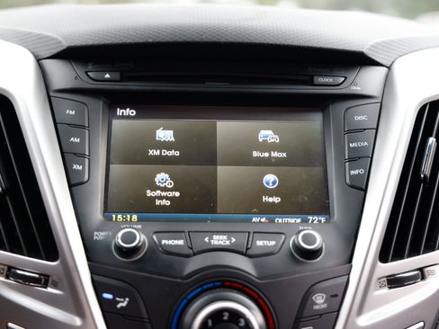 Used 2016 Hyundai Veloster image 32