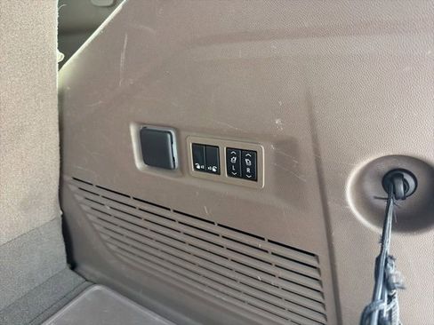 Used 2021 GMC Yukon Denali w/ Denali Premium Package image 9