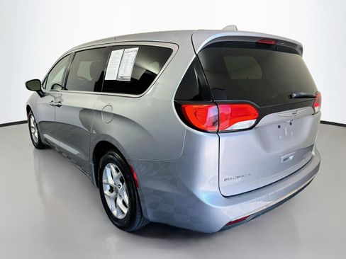 Used 2017 Chrysler Pacifica Touring Plus w/ Tire & Wheel Group FWD image 5