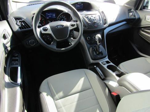 Used 2014 Ford Escape SE image 2