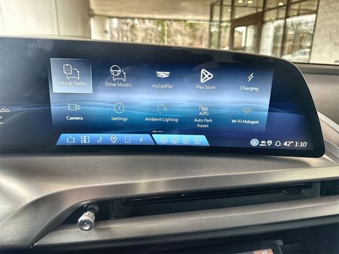 Certified 2026 Cadillac Vistiq Sport image 13