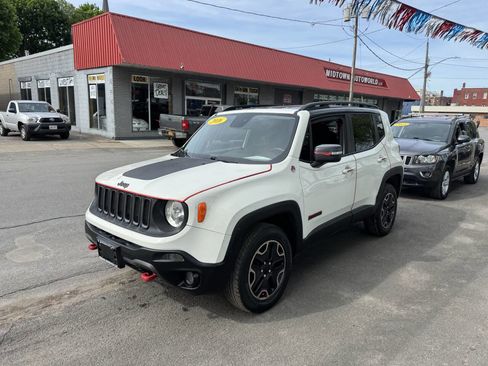 Used 2016 Jeep Renegade Trailhawk w/ Cold Weather Group AWD/4WD image 2