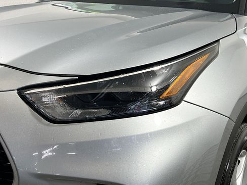 Used 2024 Toyota Highlander LE image 12