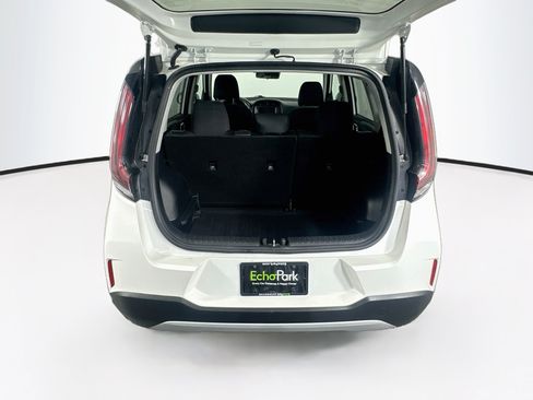 Used 2025 Kia Soul LX w/ LX Technology Package FWD image 29