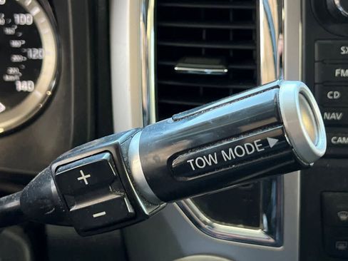 Used 2018 Nissan Titan SV w/ SV Convenience Package RWD image 23