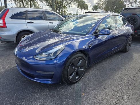 Used 2021 Tesla Model 3 Standard Range Plus image 3