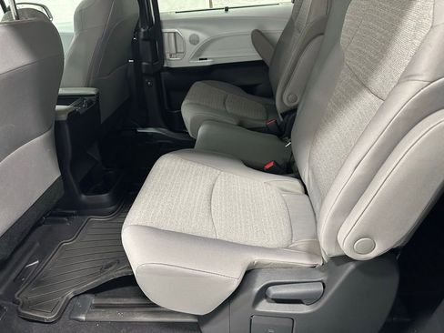 Used 2026 Toyota Sienna LE image 47