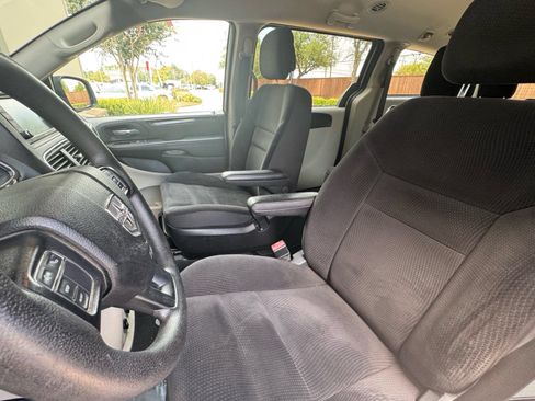 Used 2019 Dodge Grand Caravan SE w/ UConnect Hands-Free Group FWD image 22