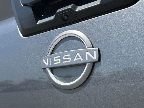 Used 2025 Nissan Frontier SV w/ SV Convenience Package RWD image 17