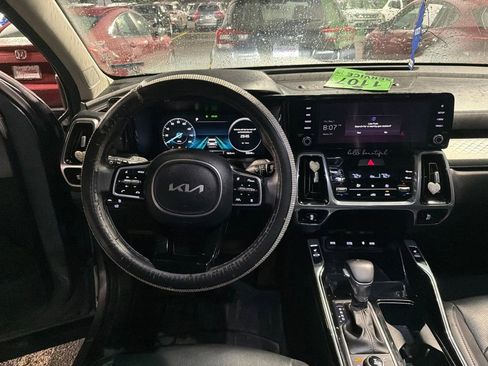 Used 2023 Kia Sorento SX AWD/4WD image 9