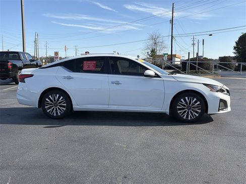 Certified 2023 Nissan Altima 2.5 SV w/ SV Premium Package image 6